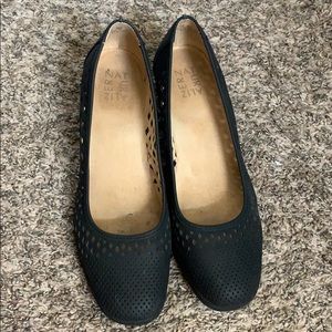 Black naturalizer wedge flats